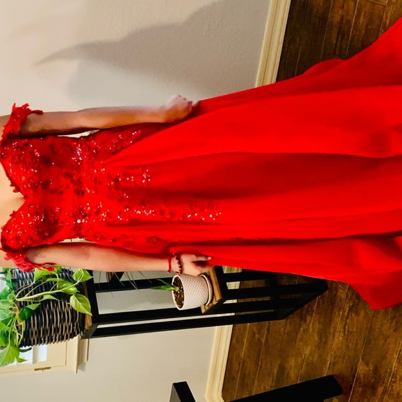 Red homecoming/prom dress, off shoulder and glittery used once - Picture 3 of 4